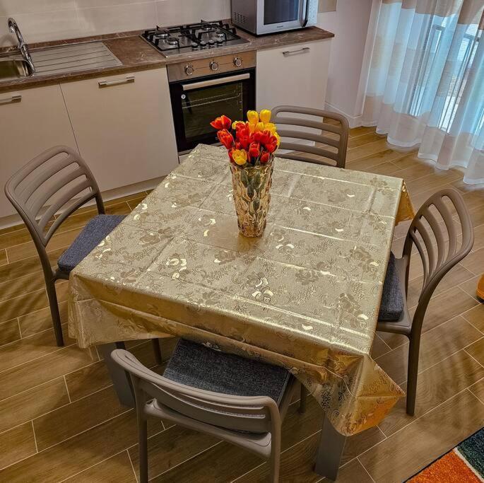 Bravo Horse Modern In Appartement Florence