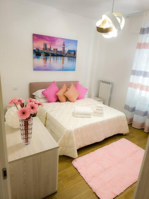 Bravo Horse Modern In Appartement Florence