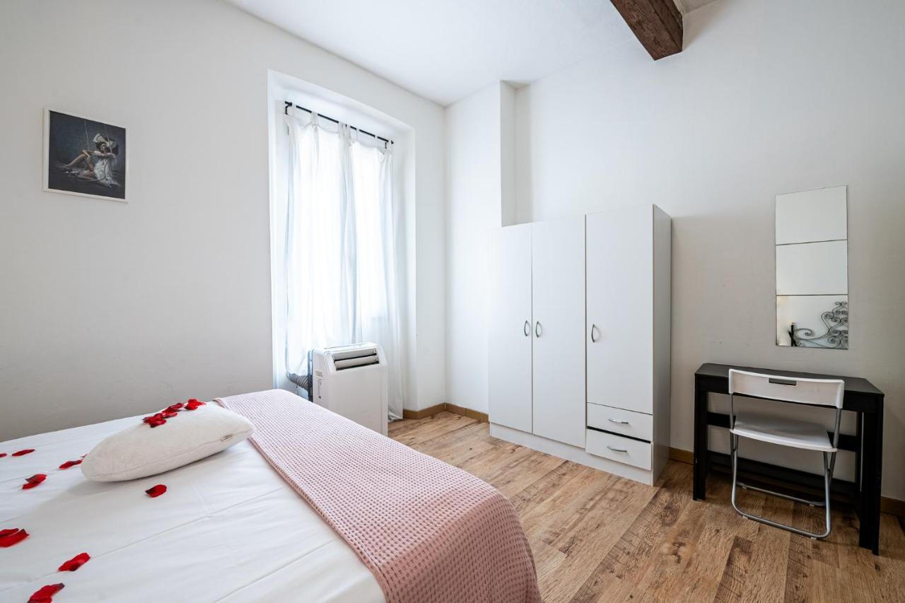 Student's Apartment-simple&basic In The Center Of Apartamento