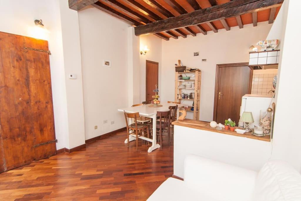 Romantic In San Frediano Florença