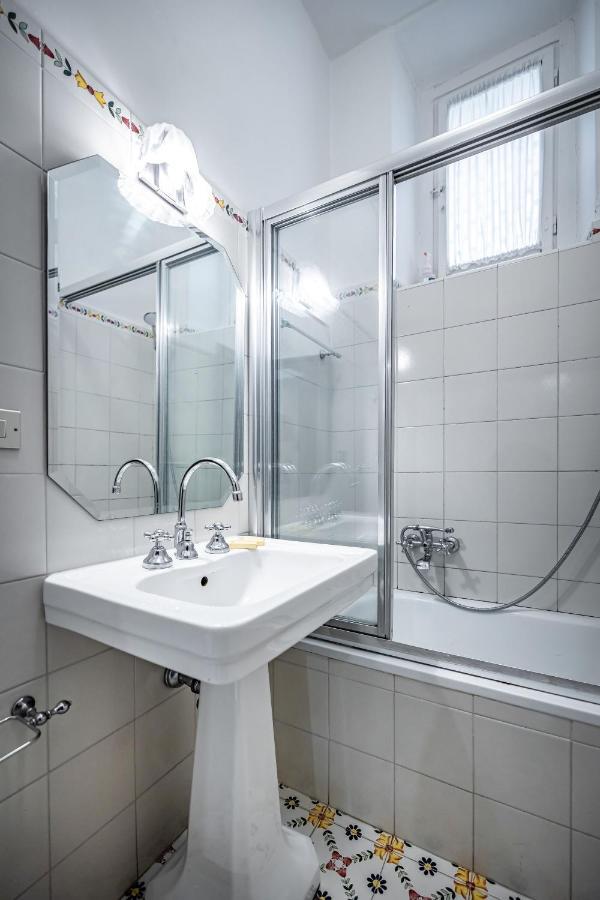 Roommo D'azeglio * Firenze