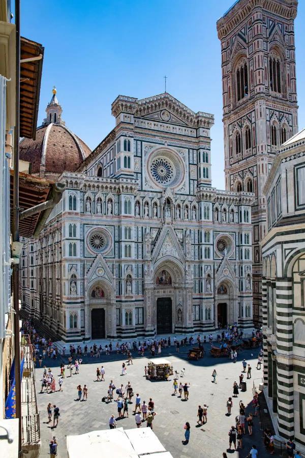Serene Gem In Front Of Duomo * Firenze