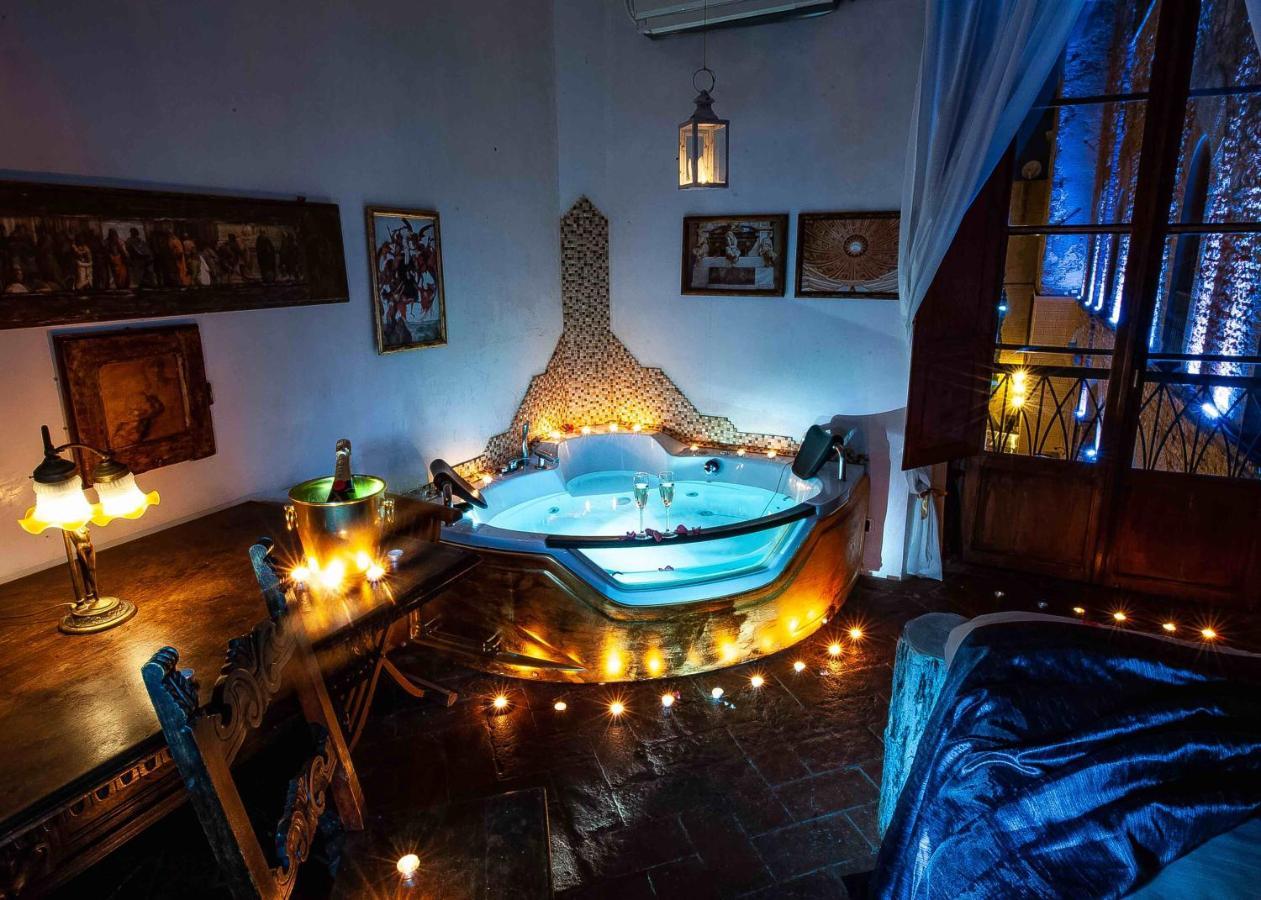 Acomodação com café da manhã  Castello Di Montalbano