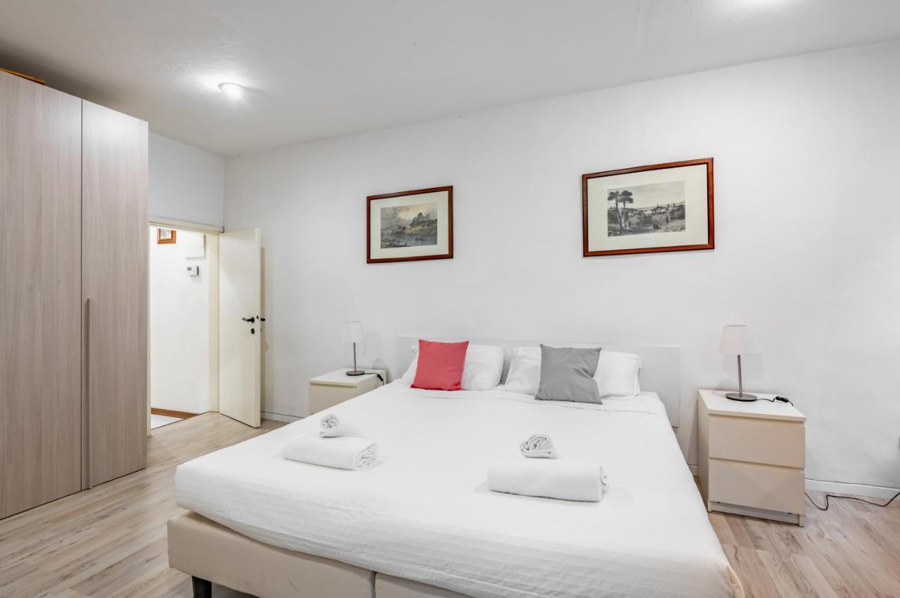 Sant'ambrogio Apt: Your Hideaway Appartement