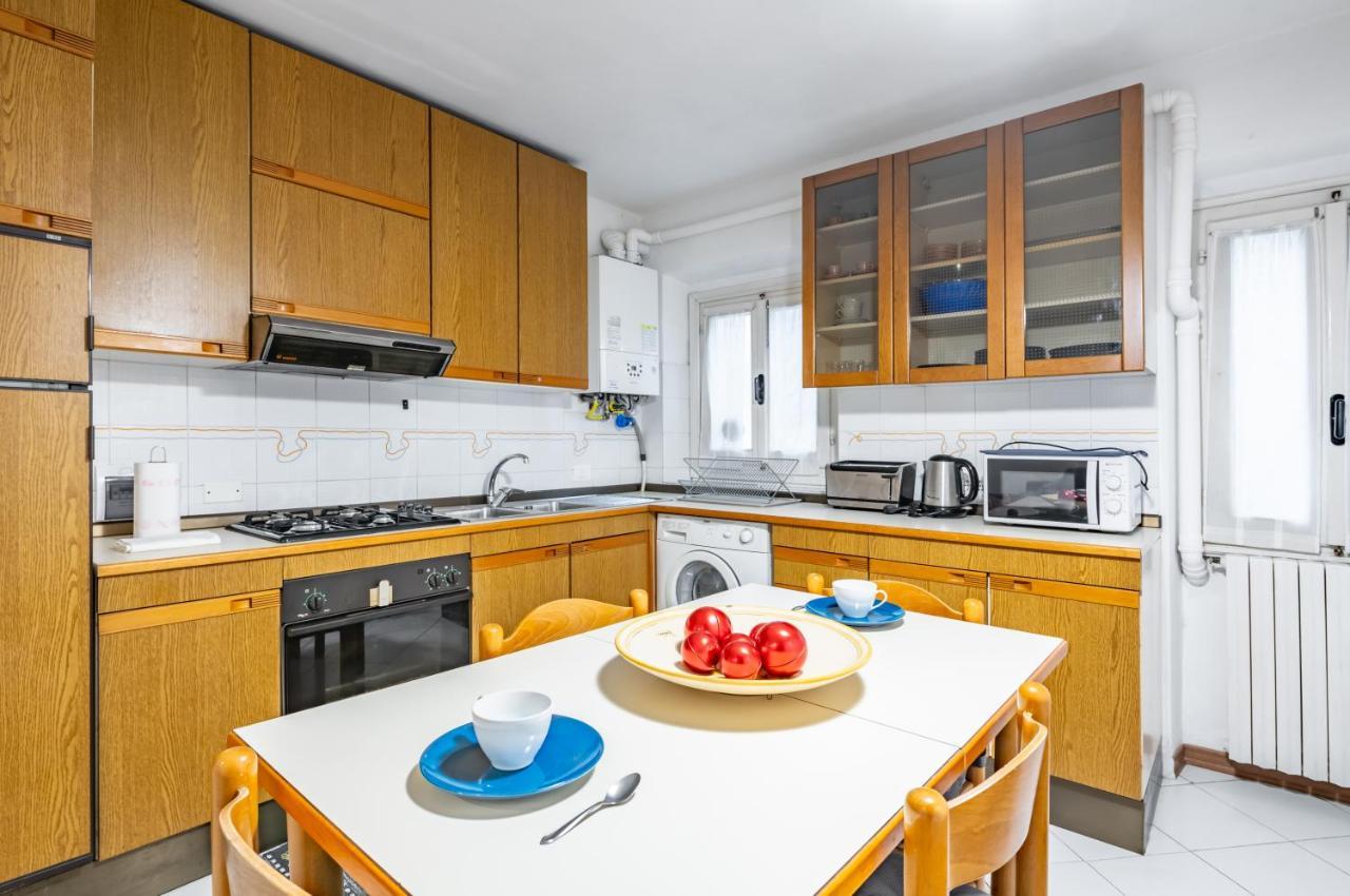 Sant'ambrogio Apt: Your Hideaway Appartement *