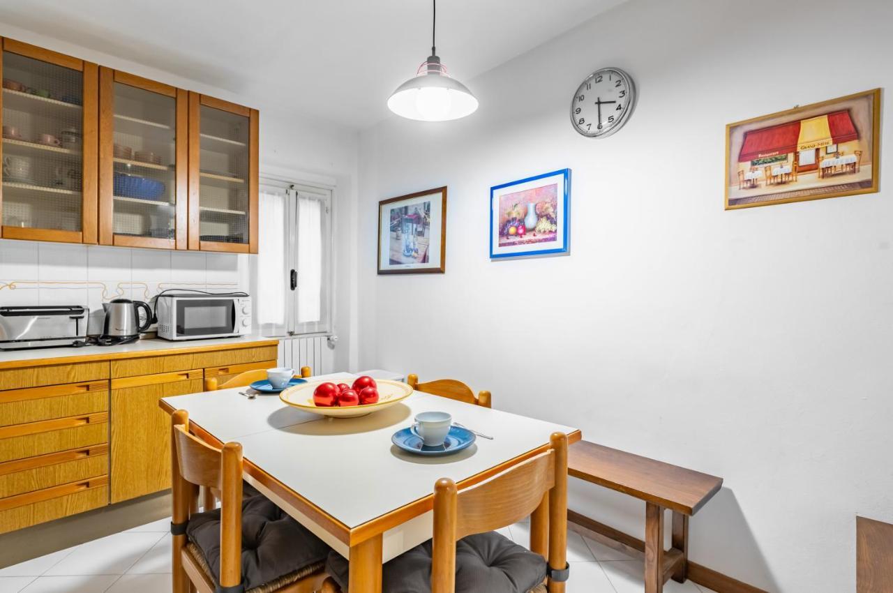 Sant'ambrogio Apt: Your Hideaway Appartement *