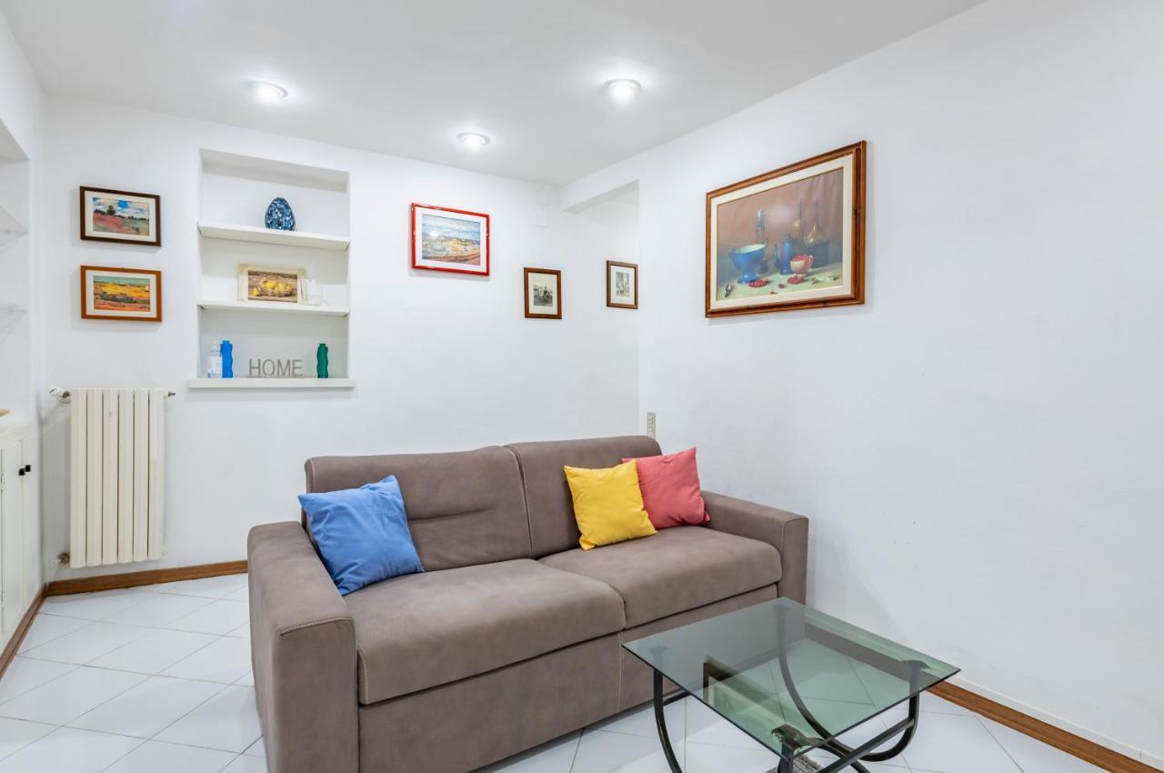 Sant'ambrogio Apt: Your Hideaway Appartement *