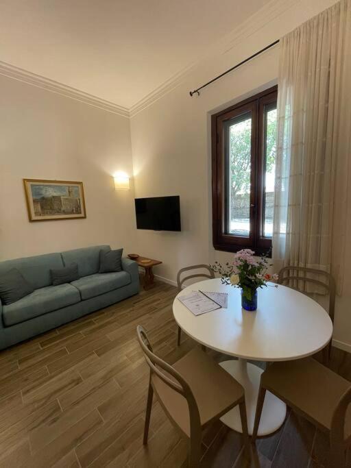 Le Di Cate E Max - Sole Apartment Florence