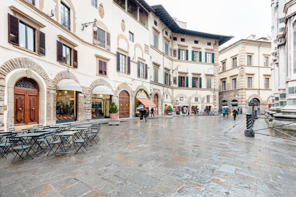 Renaissance In Historic Building With Duomo Views Appartamento