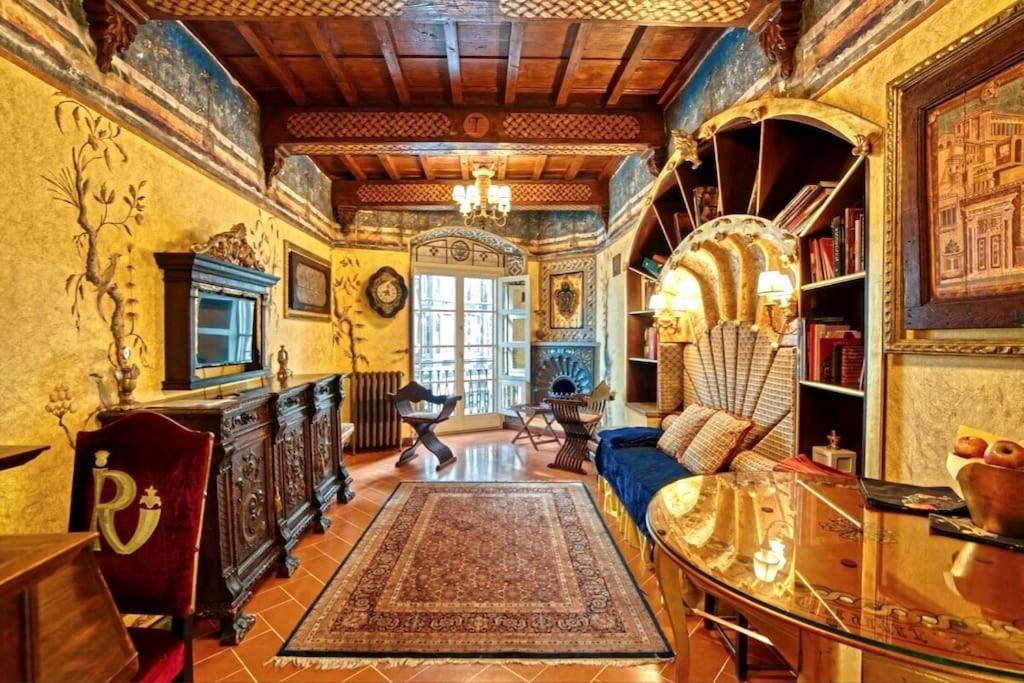 Renaissance In Historic Building With Duomo Views Appartamento