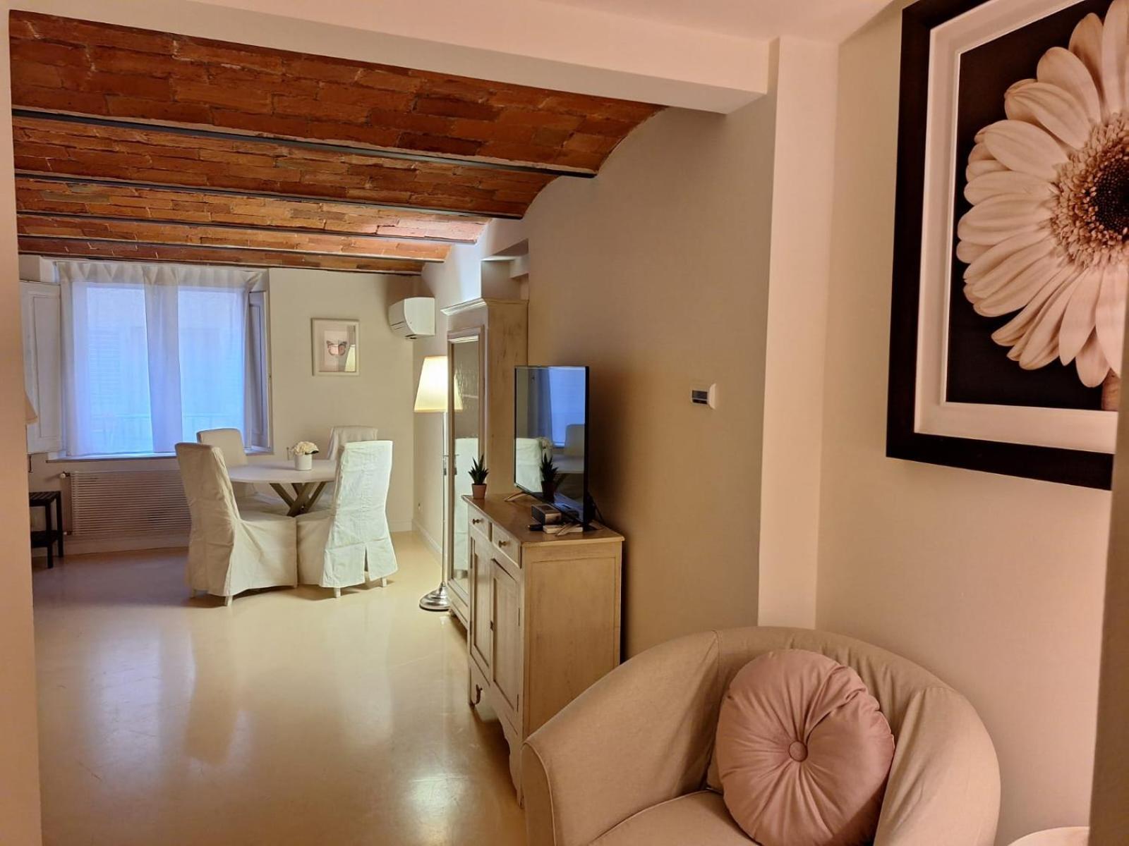 Cozy & Charming Florentine Hideaway By Oteego Leilighet