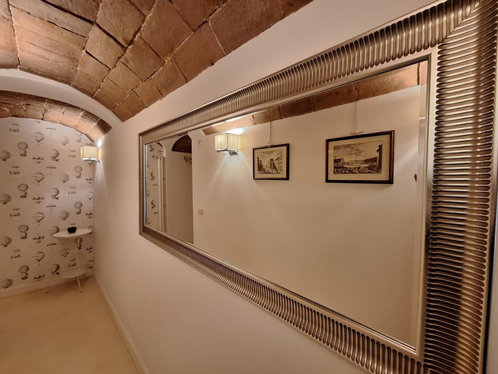 Cozy & Charming Florentine Hideaway By Oteego Leilighet