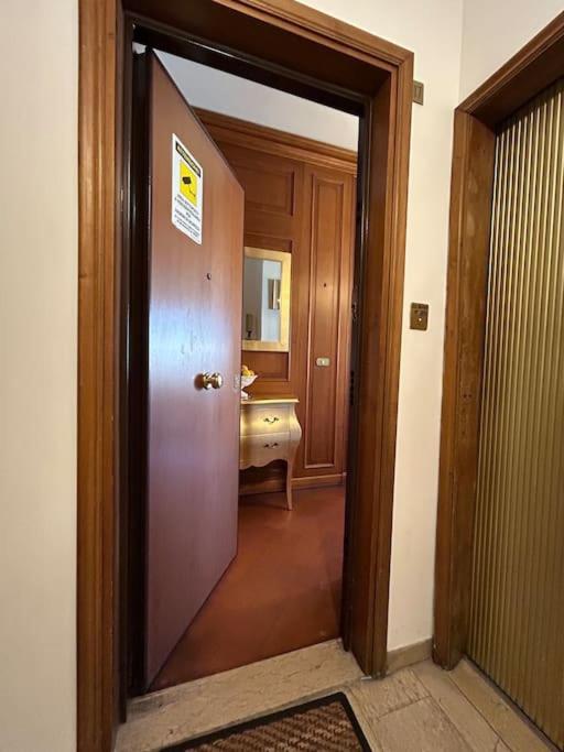 Ponte Vecchio View By Florencehospitality Com * Firenze