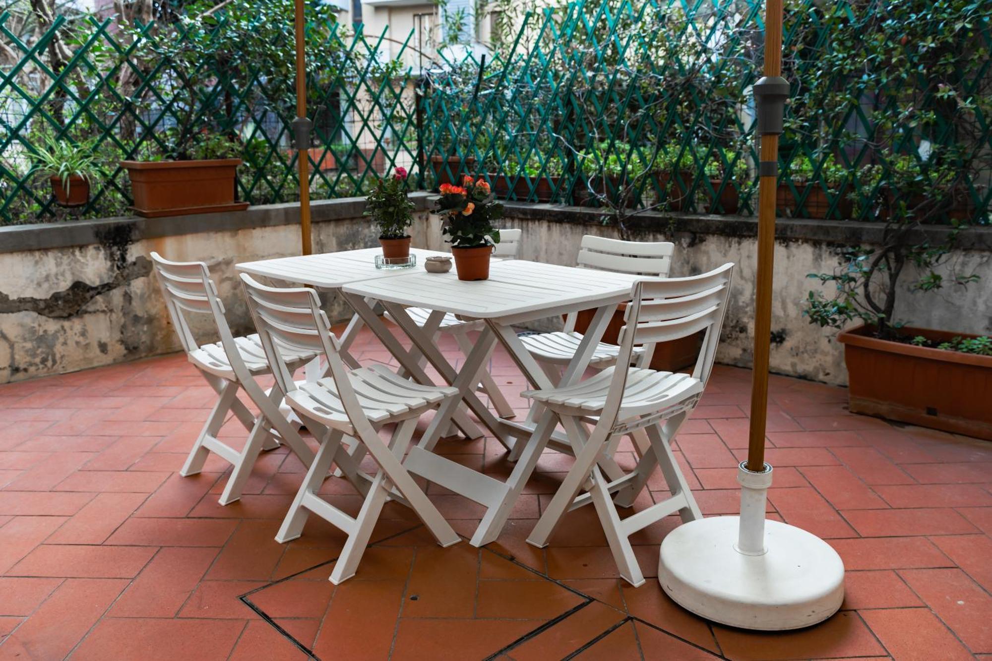 Charming With Exclusive Courtyard In Center Of Leilighet