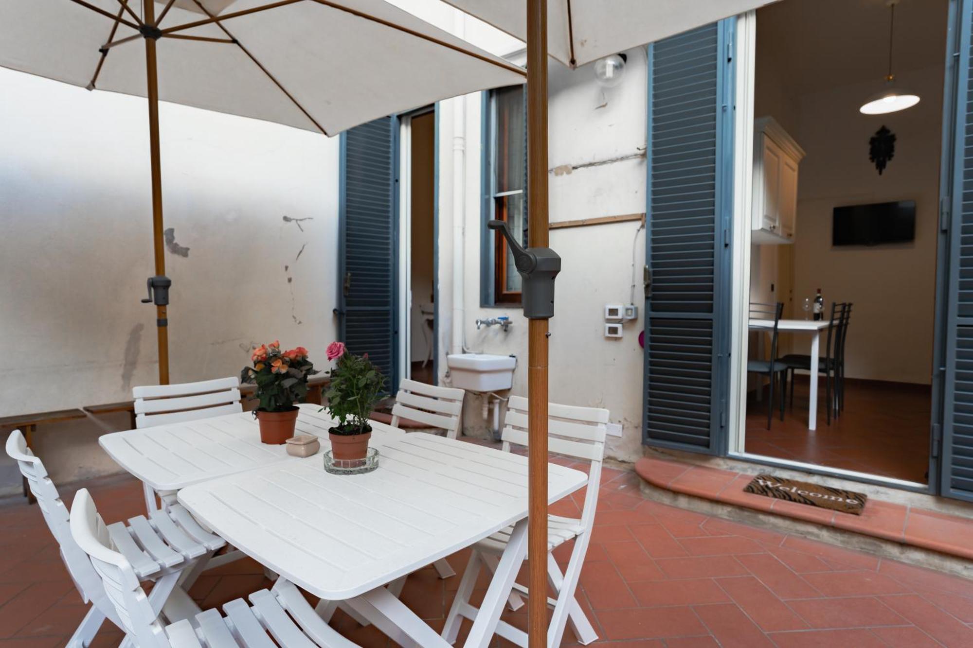Charming With Exclusive Courtyard In Center Of Firenze