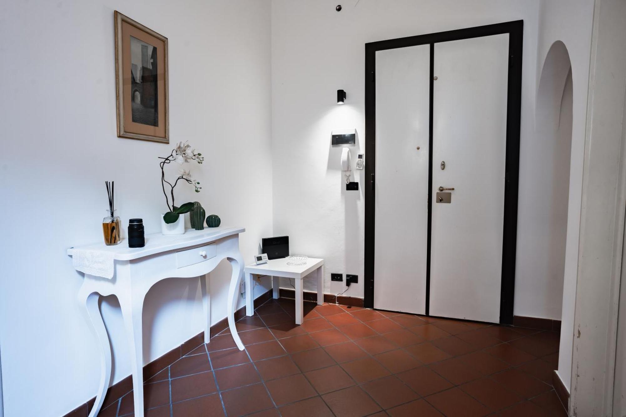 Leilighet Charming With Exclusive Courtyard In Center Of *