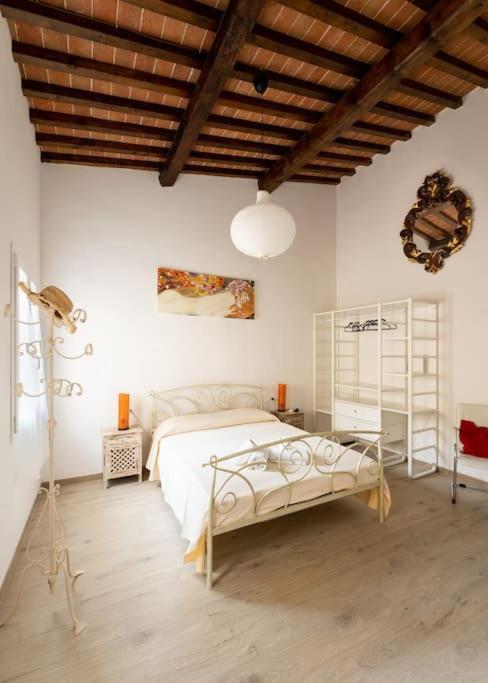 Keys Of Italy - Maytreya - Albero 2 - Train Station Two Bedroom Flat 2nd Floor Appartamento