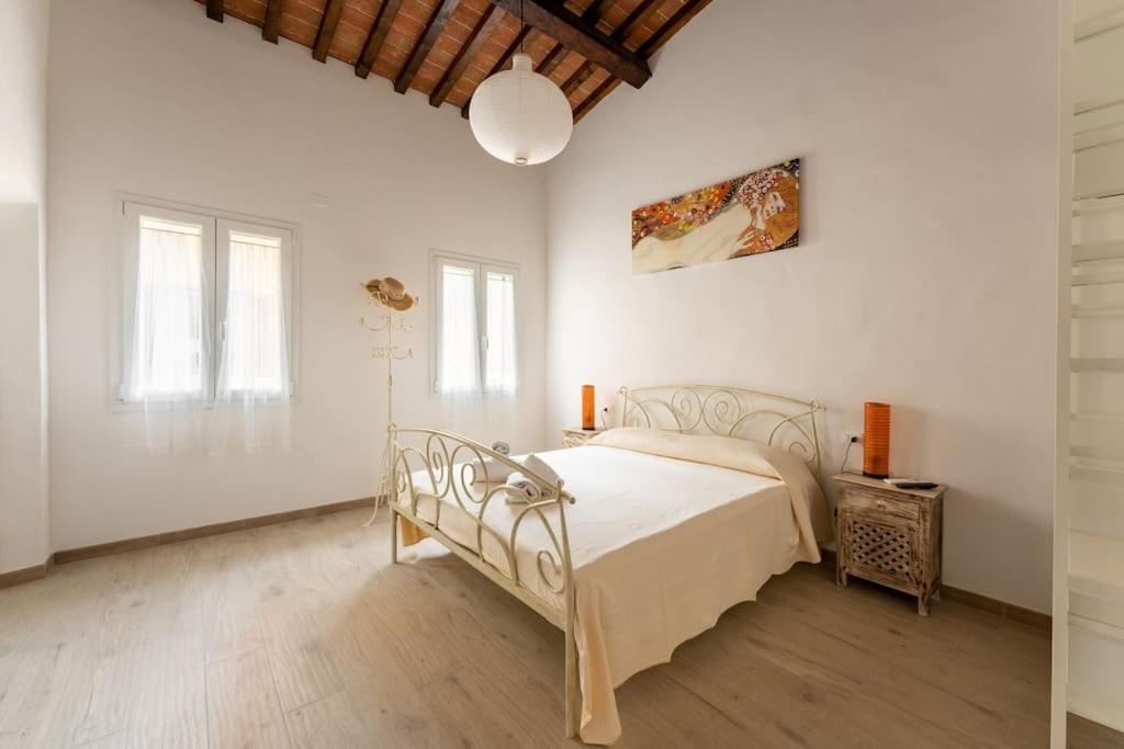Keys Of Italy - Maytreya - Albero 2 - Train Station Two Bedroom Flat 2nd Floor Appartamento
