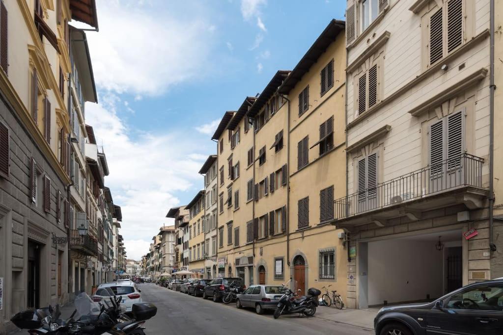 Appartement Borgognissanti 6 *