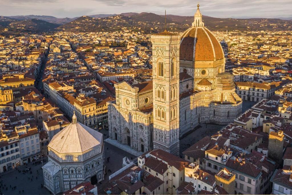 12 Minuti Piazza Duomo Luminoso Firenze