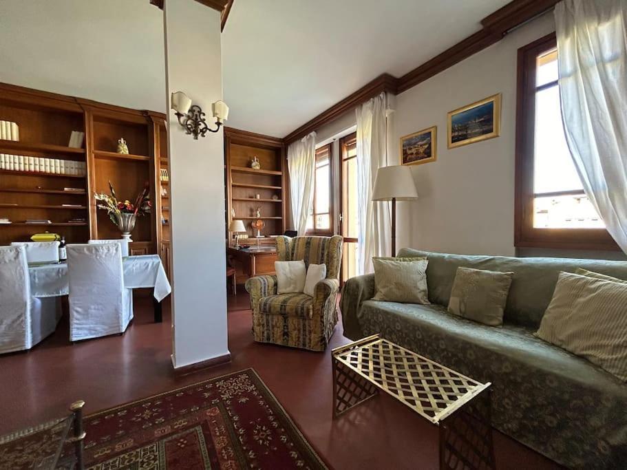 Ponte Vecchio View By Florencehospitality Com Lejlighed Firenze
