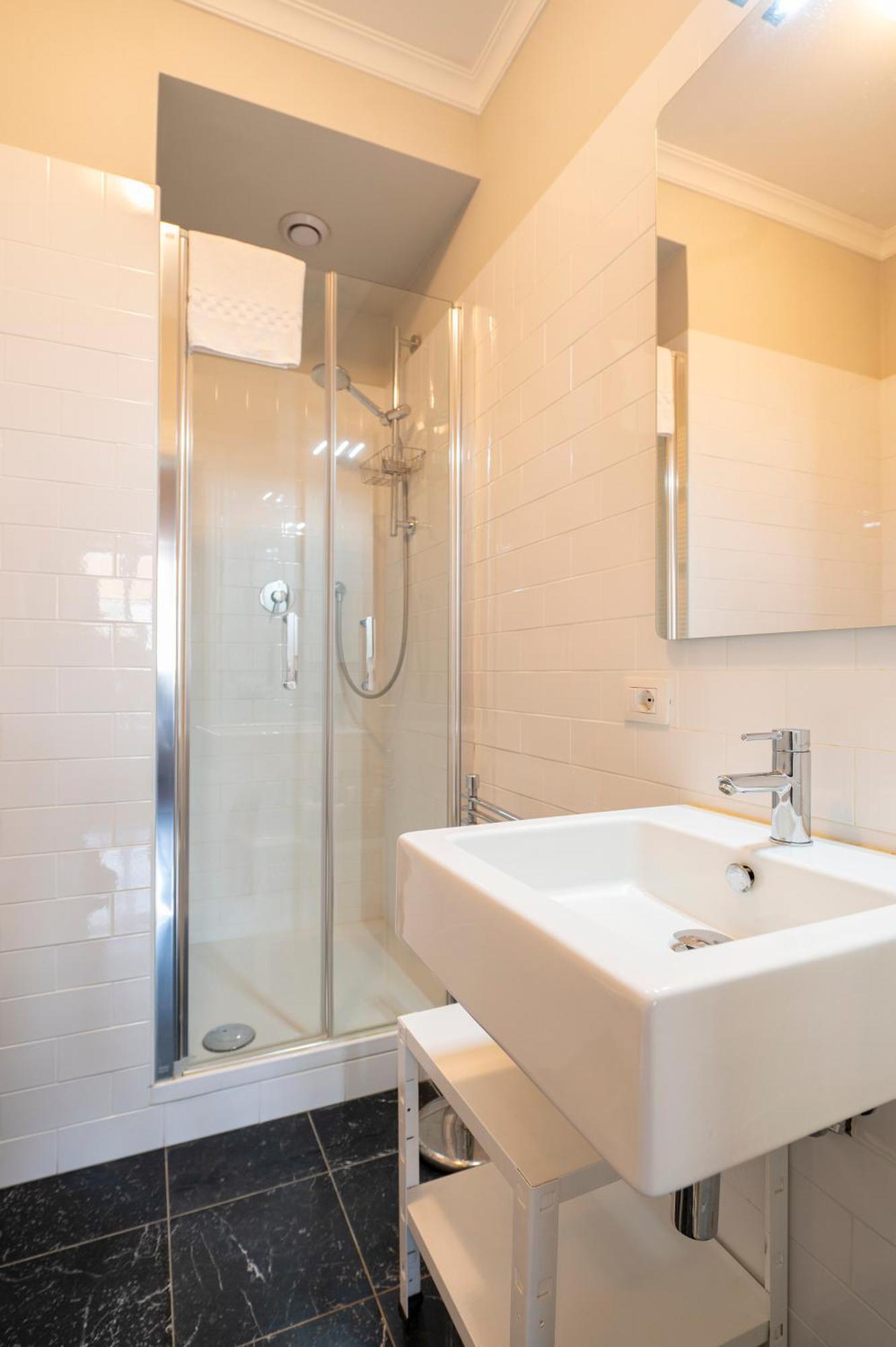 Anna - 4 Camere, Bagni Privati E Giardino Villa *