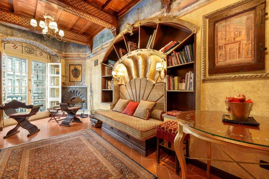 Renaissance In Historic Building With Duomo Views Appartamento