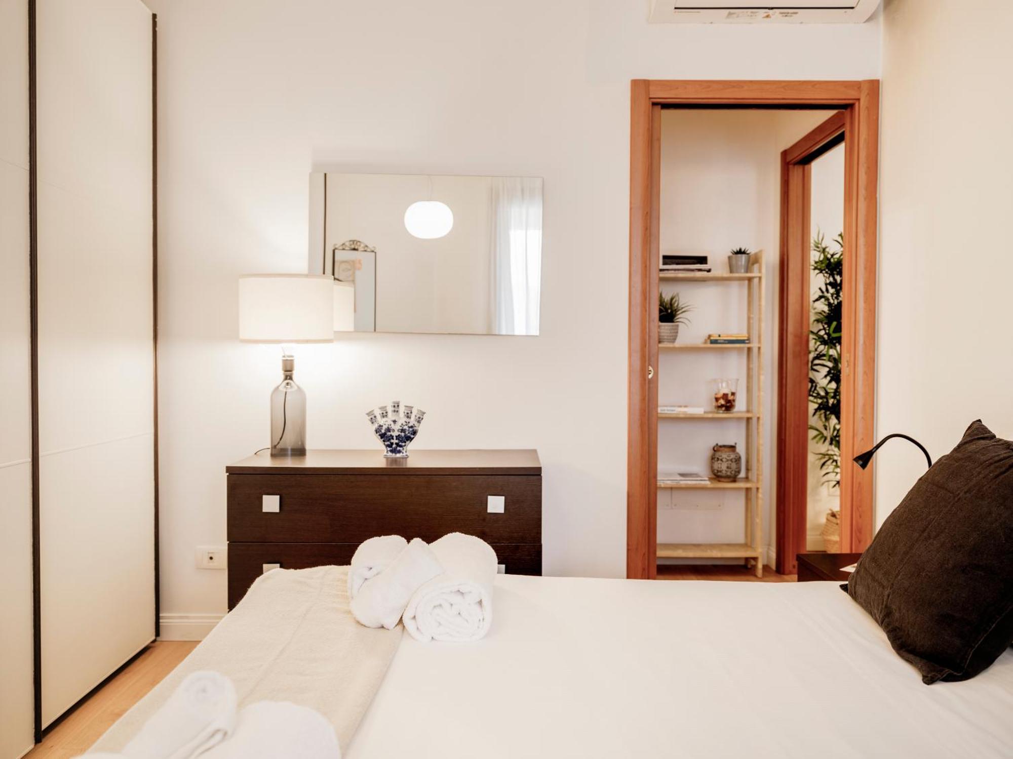 Casa Alessia - Romantic Urban Retreat With Terrace Leilighet