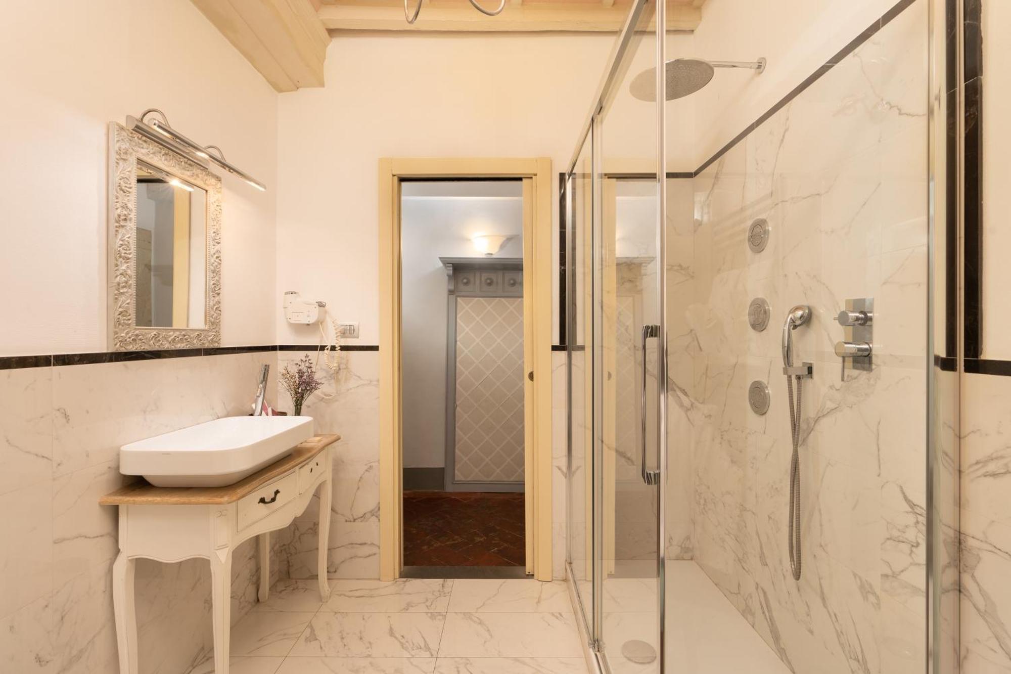 Piazza Pitti Palace - Residenza D'epoca 3*