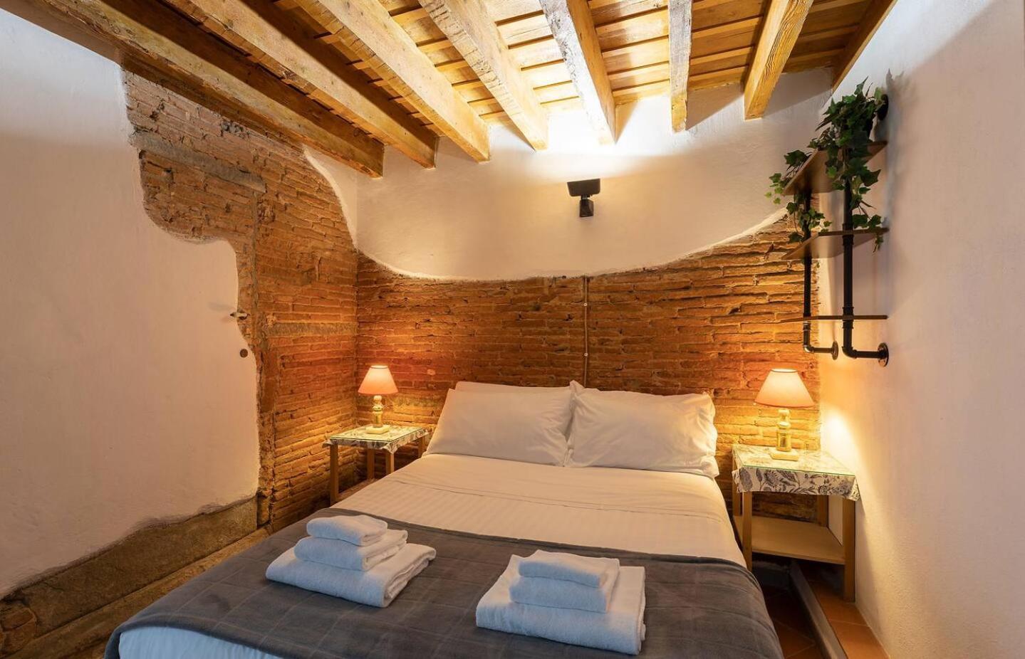 The Ancient Serragli Court * Firenze