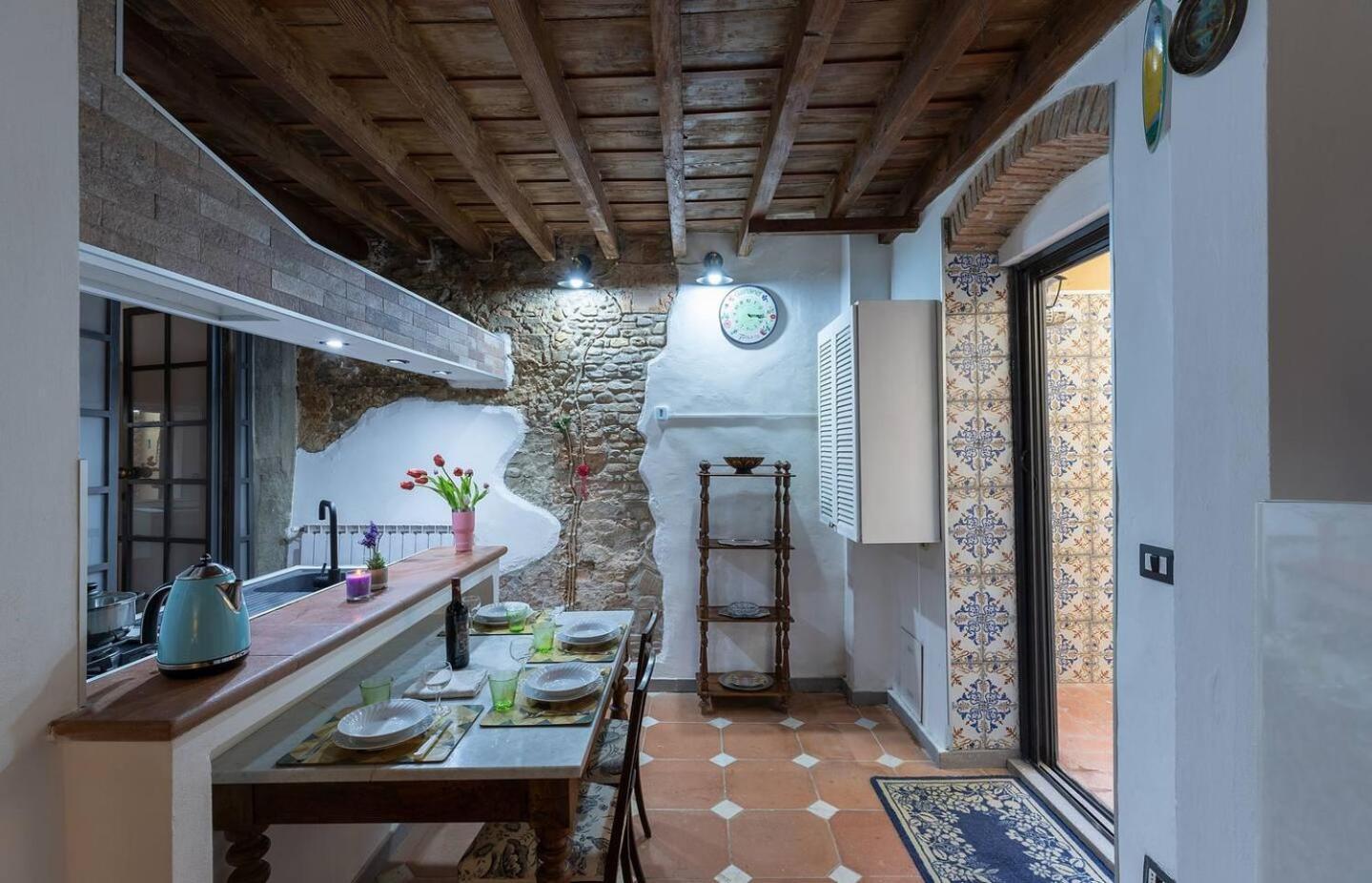 The Ancient Serragli Court Firenze