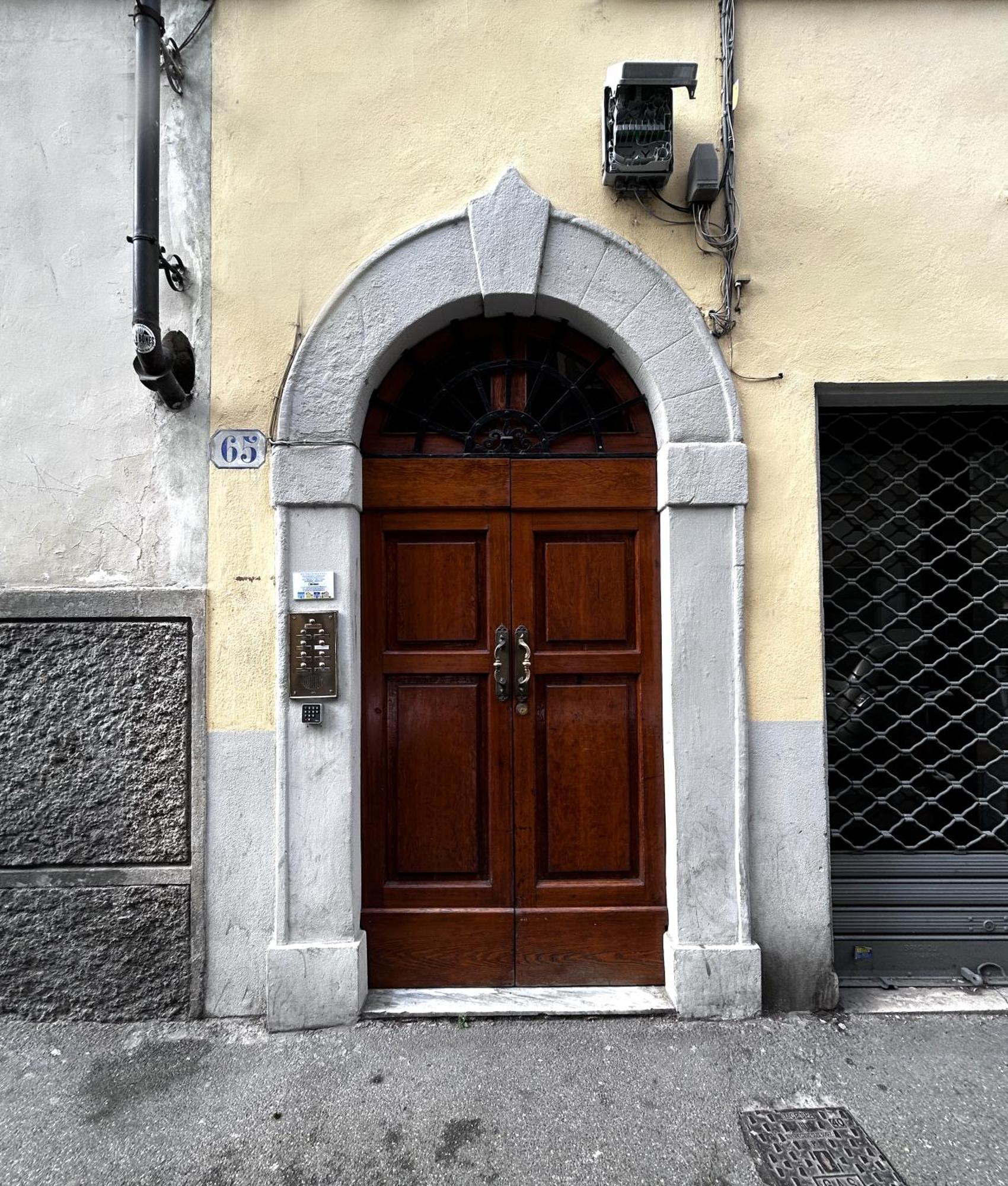Apartment Characteristic In Santa Croce Florence
