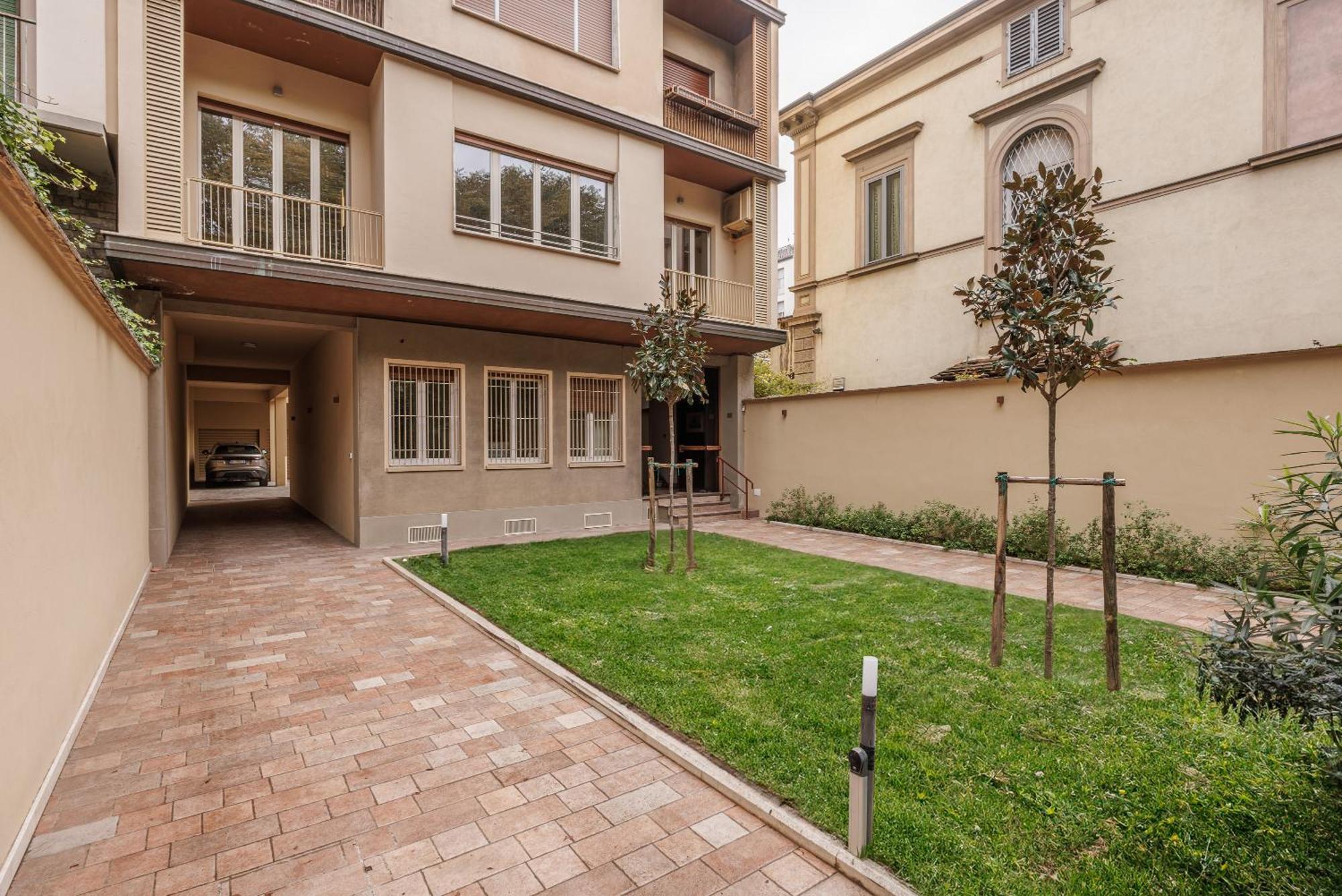 Appartamento Lucy Charming Modern Near Piazza Della Liberta