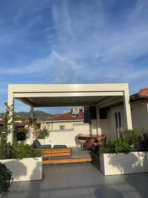 Caterina De' Medici Luxury Attic With Terrace And Parking Appartamento