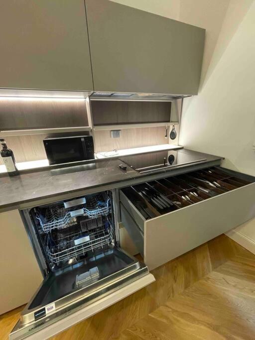 Caterina De' Medici Luxury Attic With Terrace And Parking *