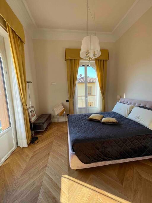 Appartamento Caterina De' Medici Luxury Attic With Terrace And Parking