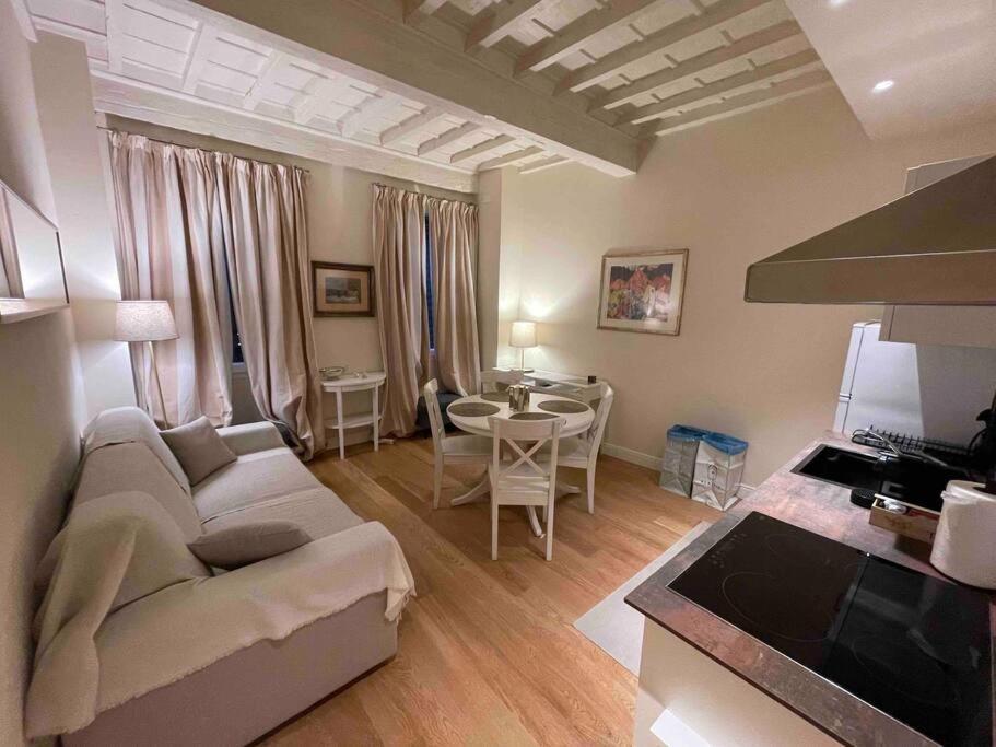 Appartamento Cozy Santa Maria Novella Uffizi Duomo 2beds-2baths *