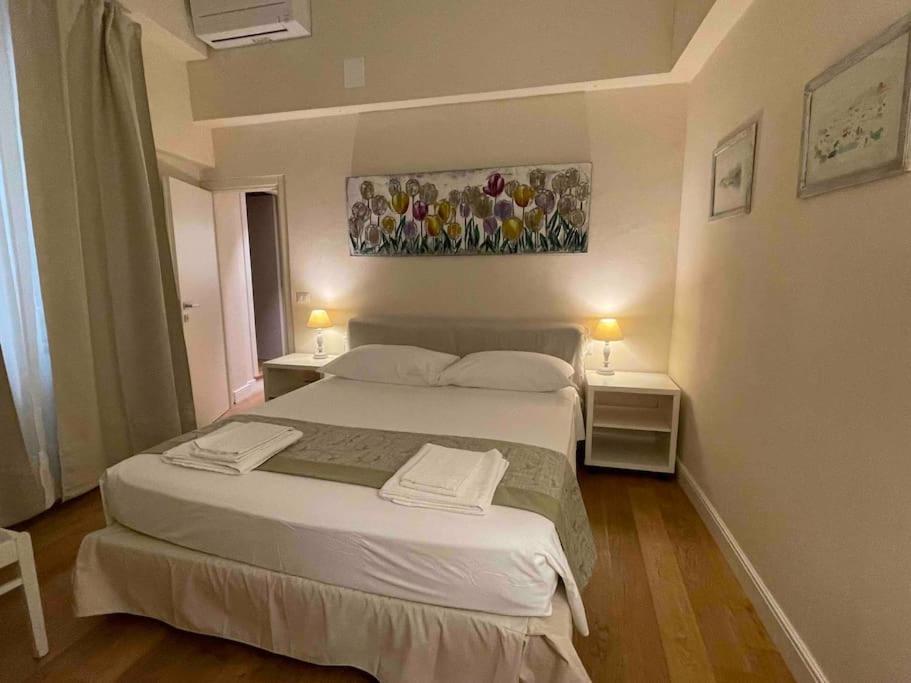 Cozy Santa Maria Novella Uffizi Duomo 2beds-2baths * Firenze