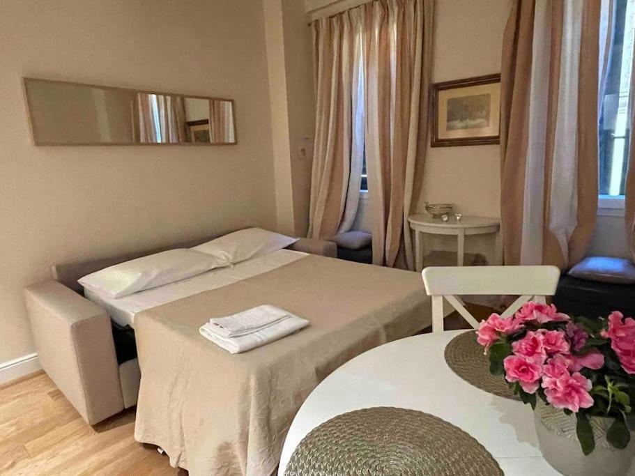 Cozy Santa Maria Novella Uffizi Duomo 2beds-2baths * Firenze