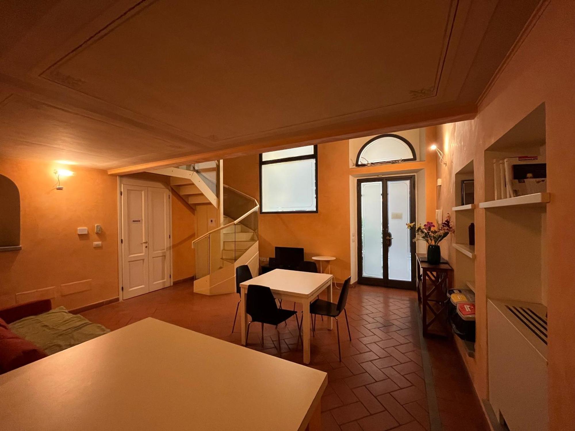Appartamento In Centro Storico-borgo Albizi 27 Firenze