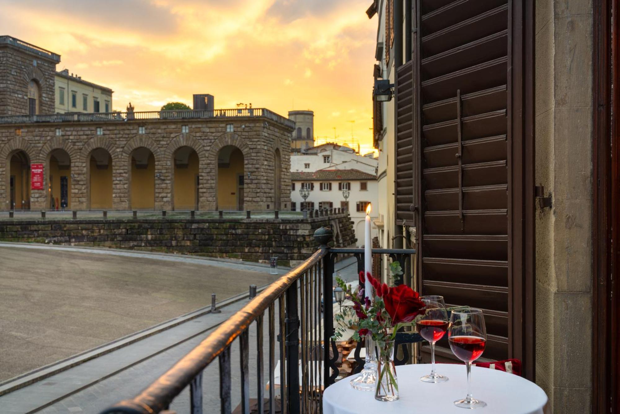 Piazza Pitti Palace - Residenza D'epoca 3*