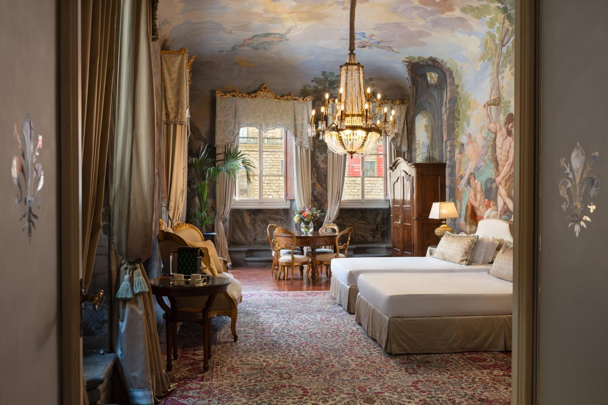 Piazza Pitti Palace - Residenza D'epoca 3*