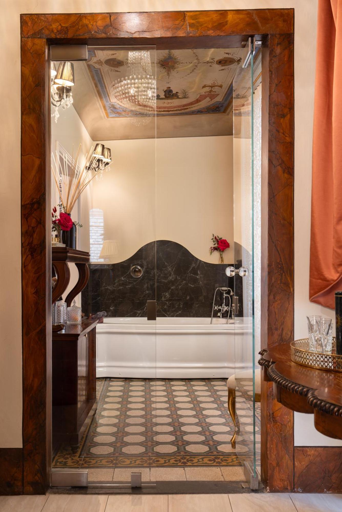 Piazza Pitti Palace - Residenza D'epoca 3*