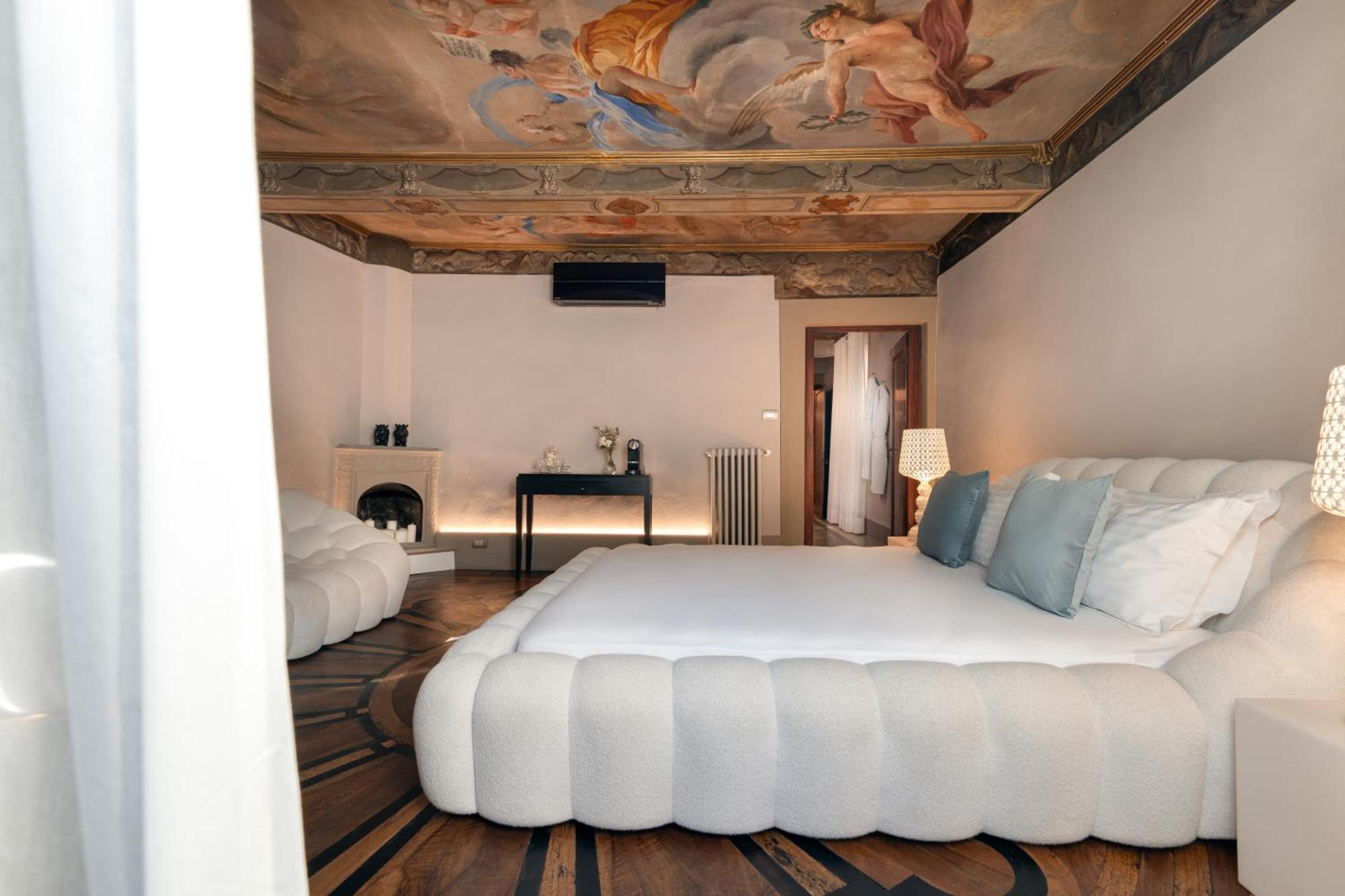 Piazza Pitti Palace - Residenza D'epoca 3*