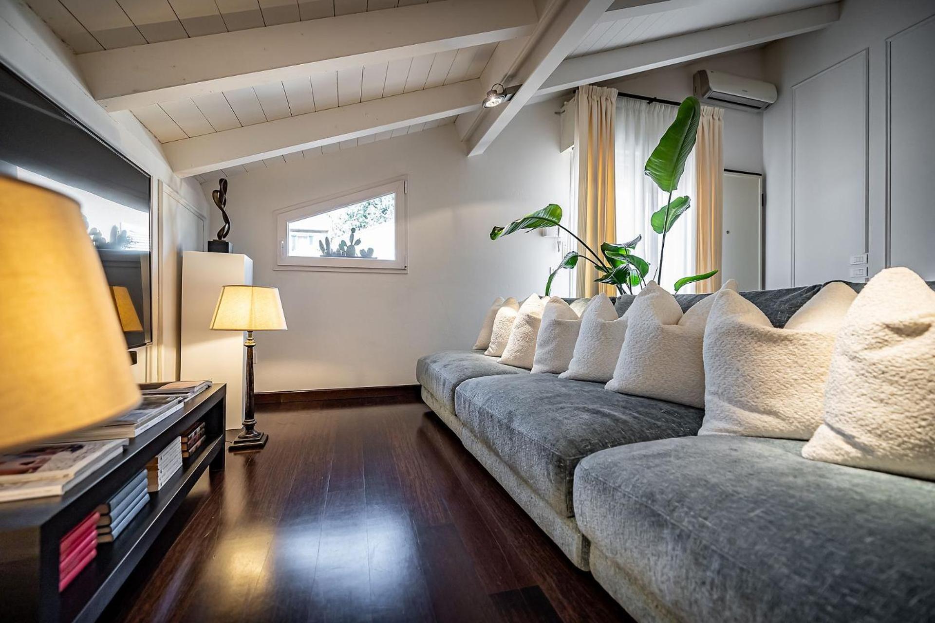 Ungherese Small Luxury