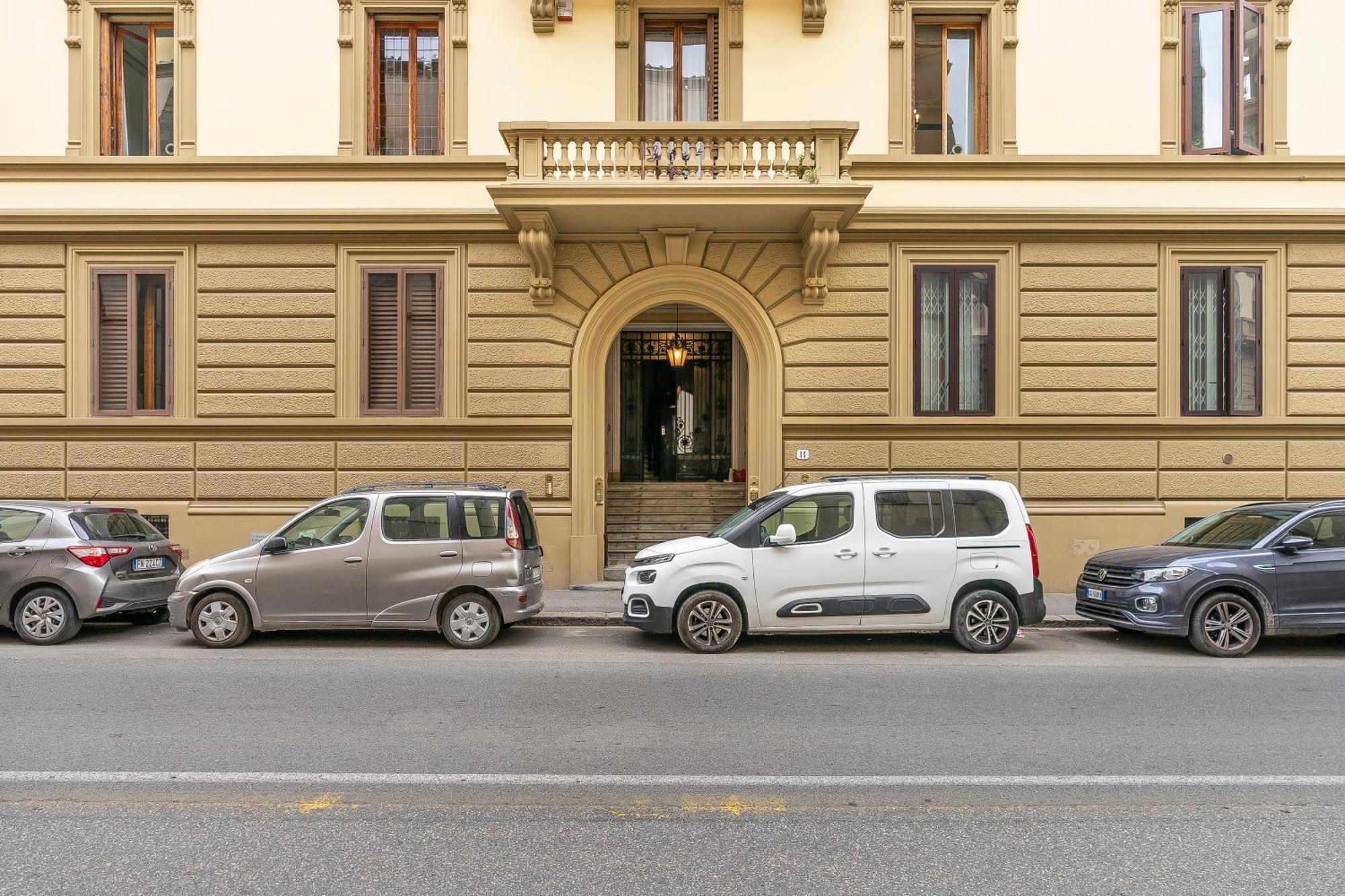 San Marco Black Luxury Con Terrazzo E Parcheggio Su Richiesta Firenze