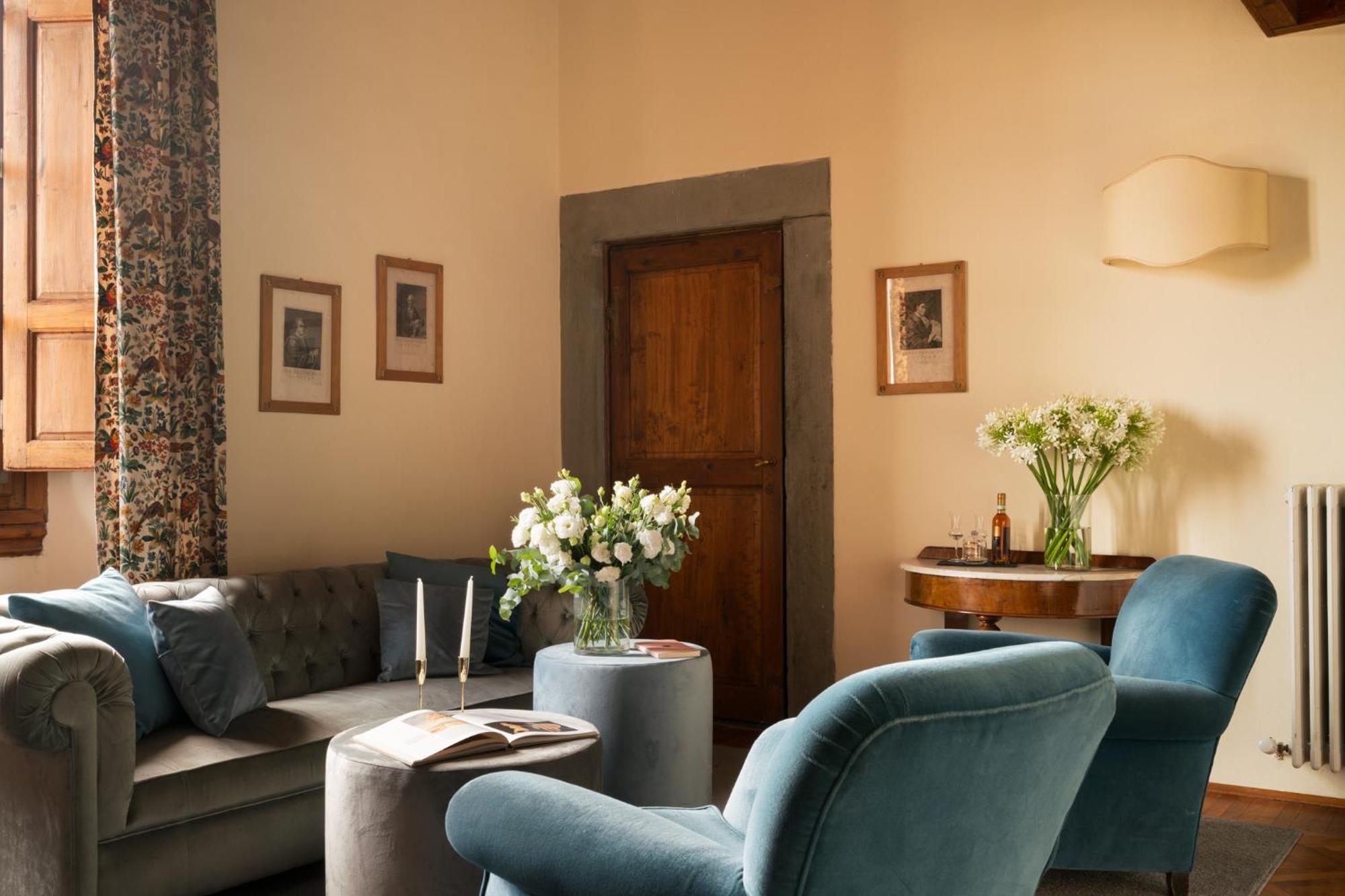Hotel Loggiato Dei Serviti 3*