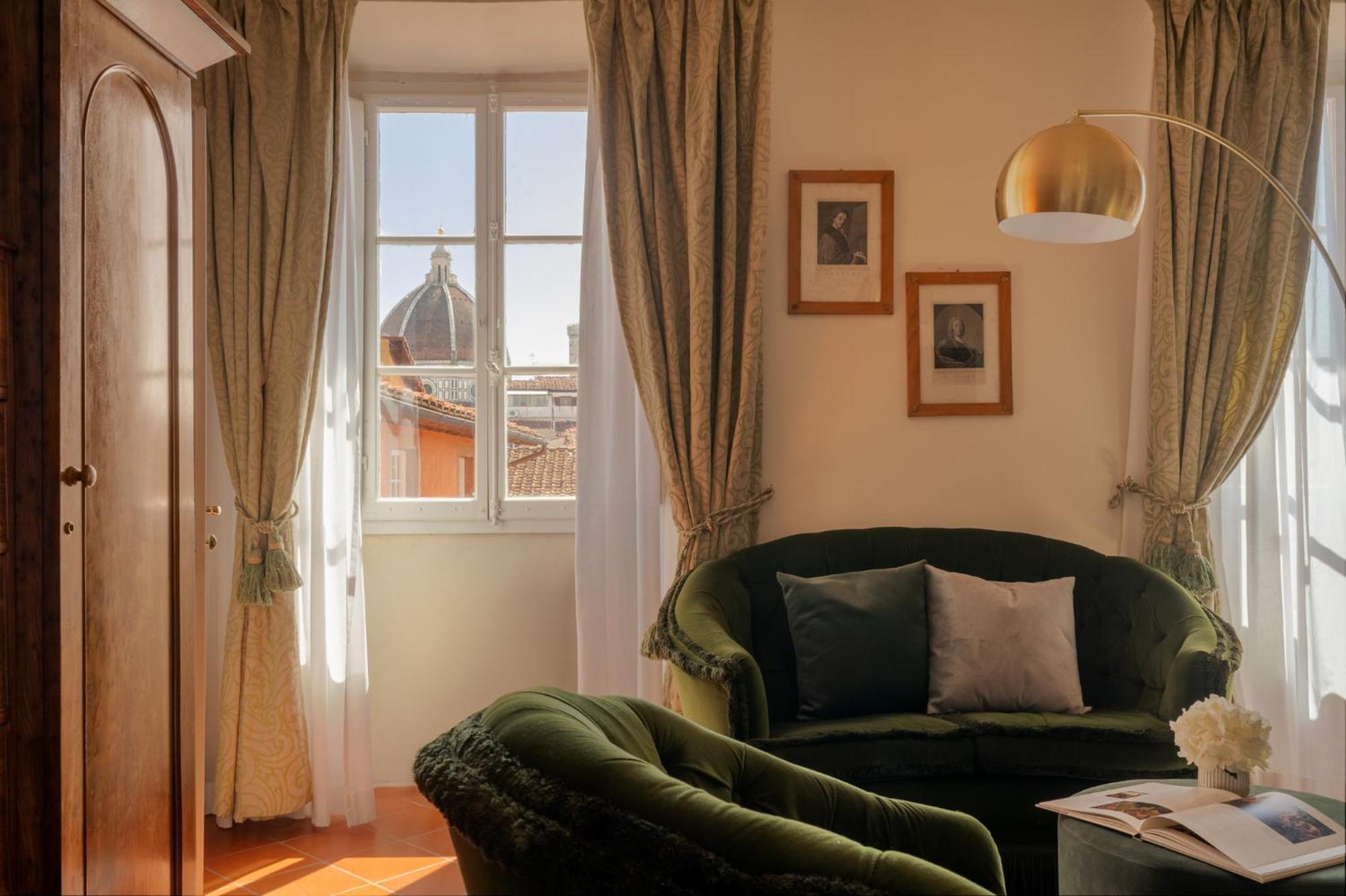 Hotel Loggiato Dei Serviti 3*