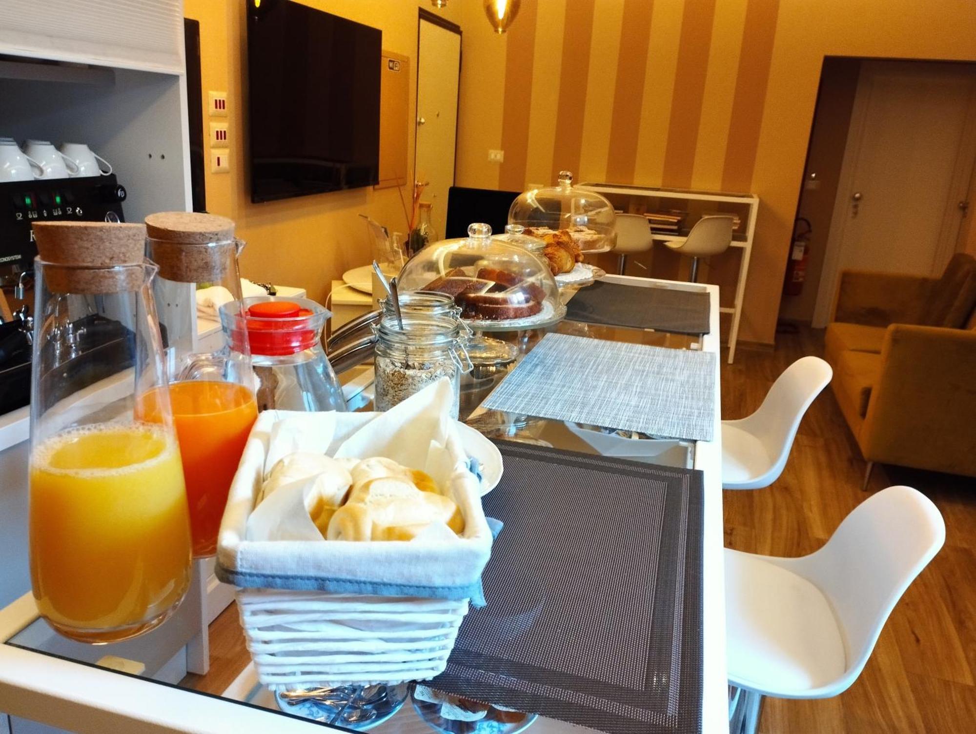Gogo` Petit Hotel