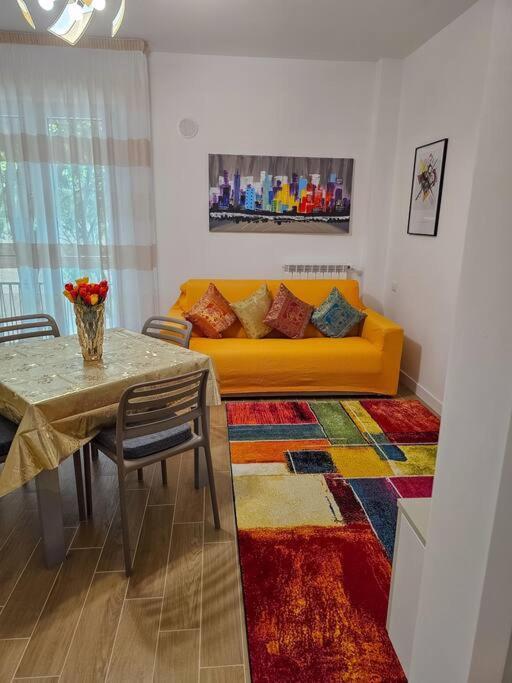 Bravo Horse Modern In Appartement